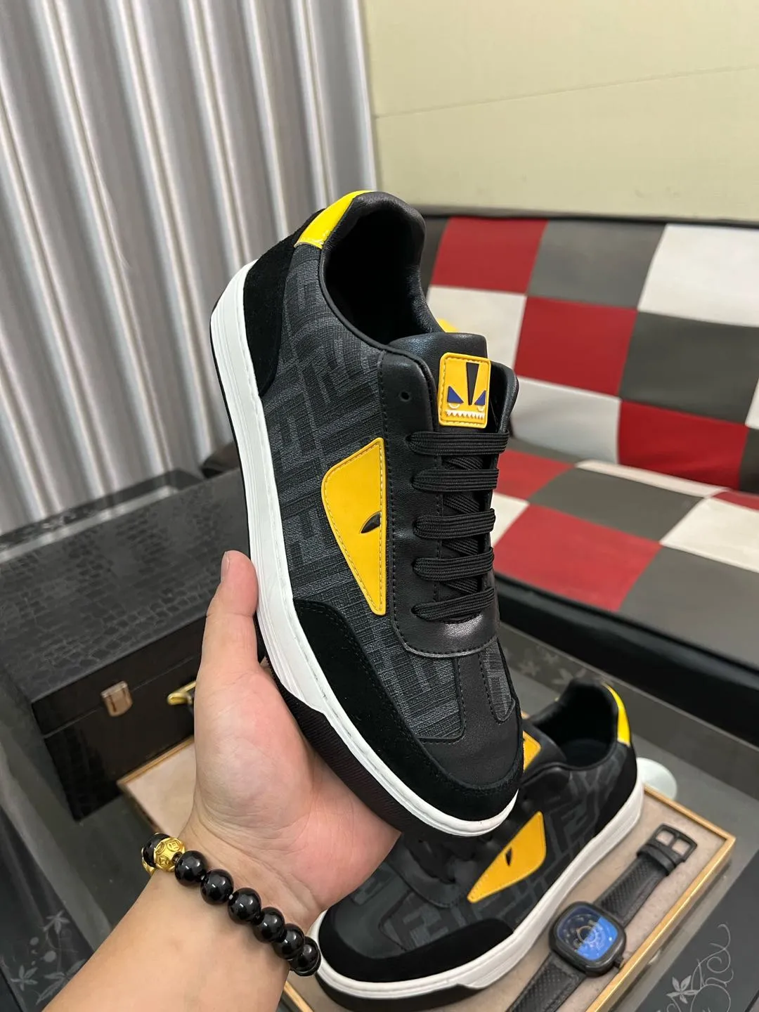 Men's shoes 💰400⌚️⌚️[fendi] Fendi classic and comfortable men, this complex sneaker is made of soft calfskin➕genuine leather lining➕original ultra-light rubber material with rough outsole. This unique and light style is suitable for the casual and refined sensibility of this season. It is comfortable and natural on the feet. It is an everyday style for casual travel in autumn and winter! 38−443️⃣colors available